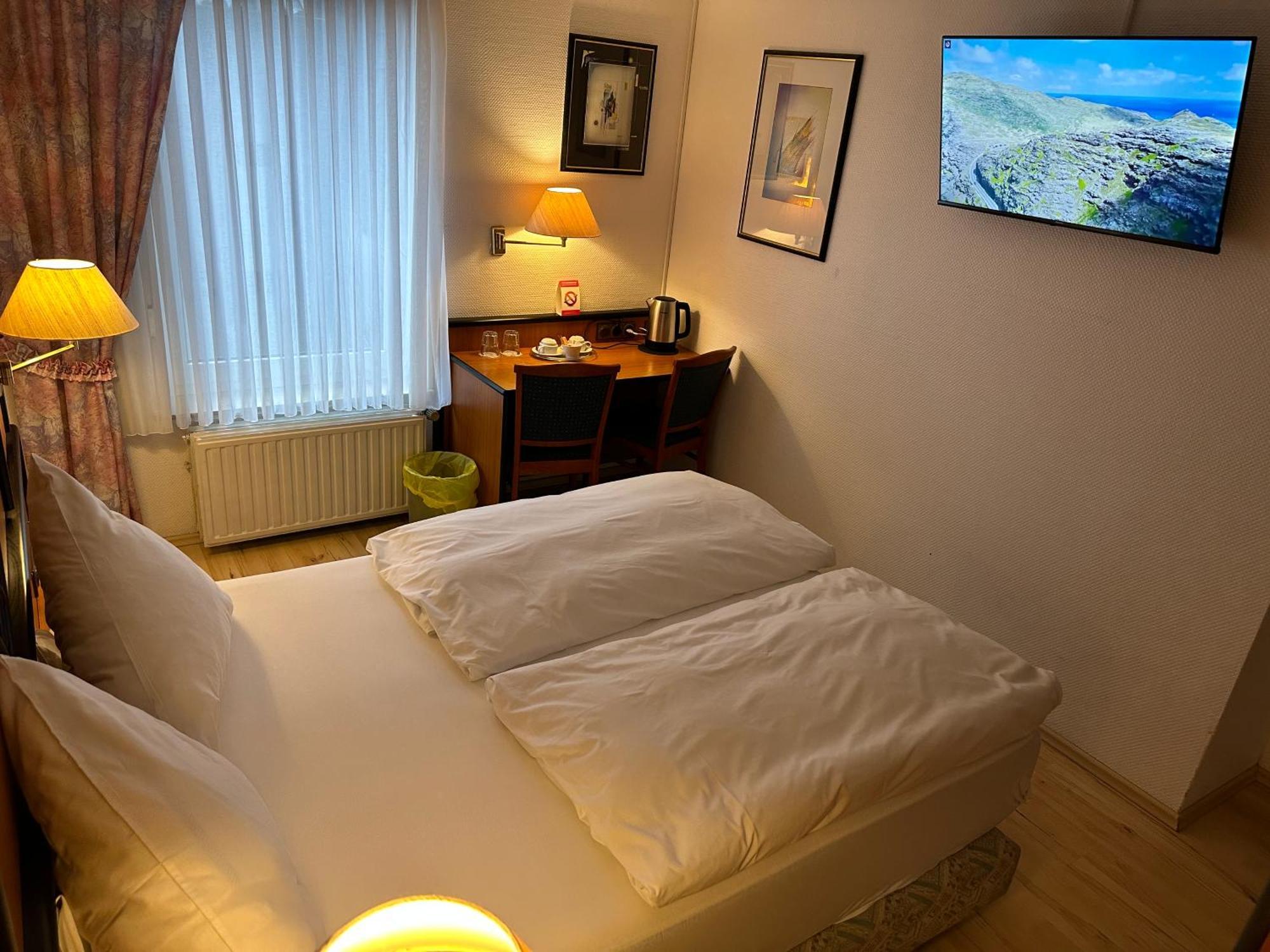 Hotel Zur Post Dabringhausen - Contactless Self Check-In Wermelskirchen Exterior foto